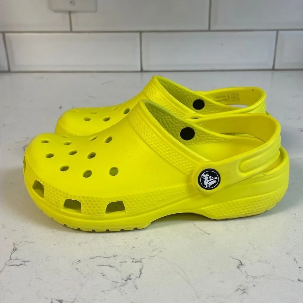 Crocs Classic Clog Size Junior 1, Acidity, Bright Neon Yellow Style # 206991